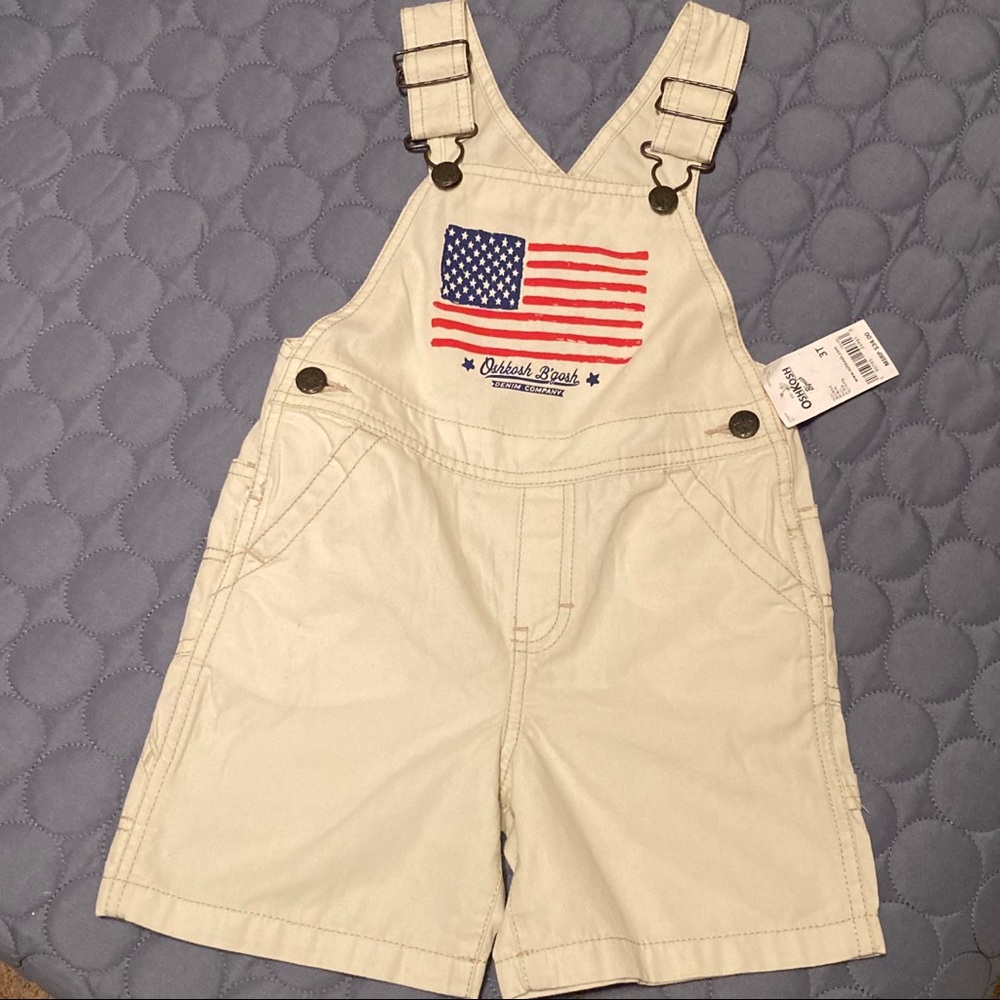 Size 3T osh kosh short overalls  ❤️🤍💙